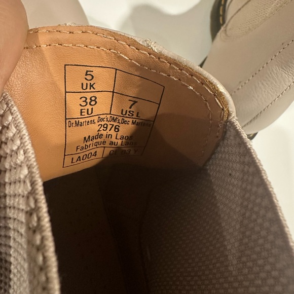 DR.MARTENS 2976 WOMEN'S LEATHER CHELSEA BOOTS in VINTAGE TAUPE — Virginia - Picture 7 of 7